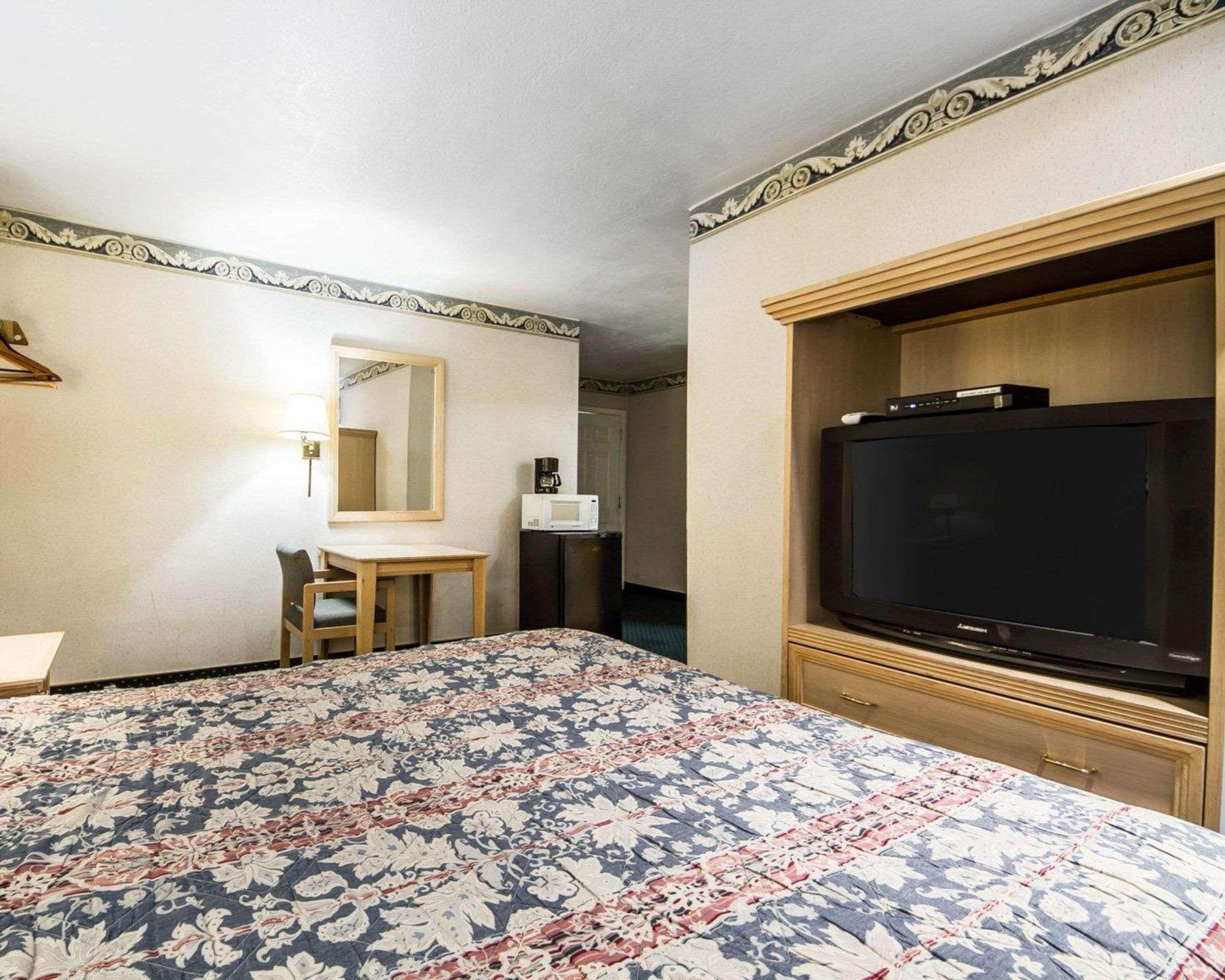 Rodeway Inn Monterey Near Fairgrounds Екстер'єр фото