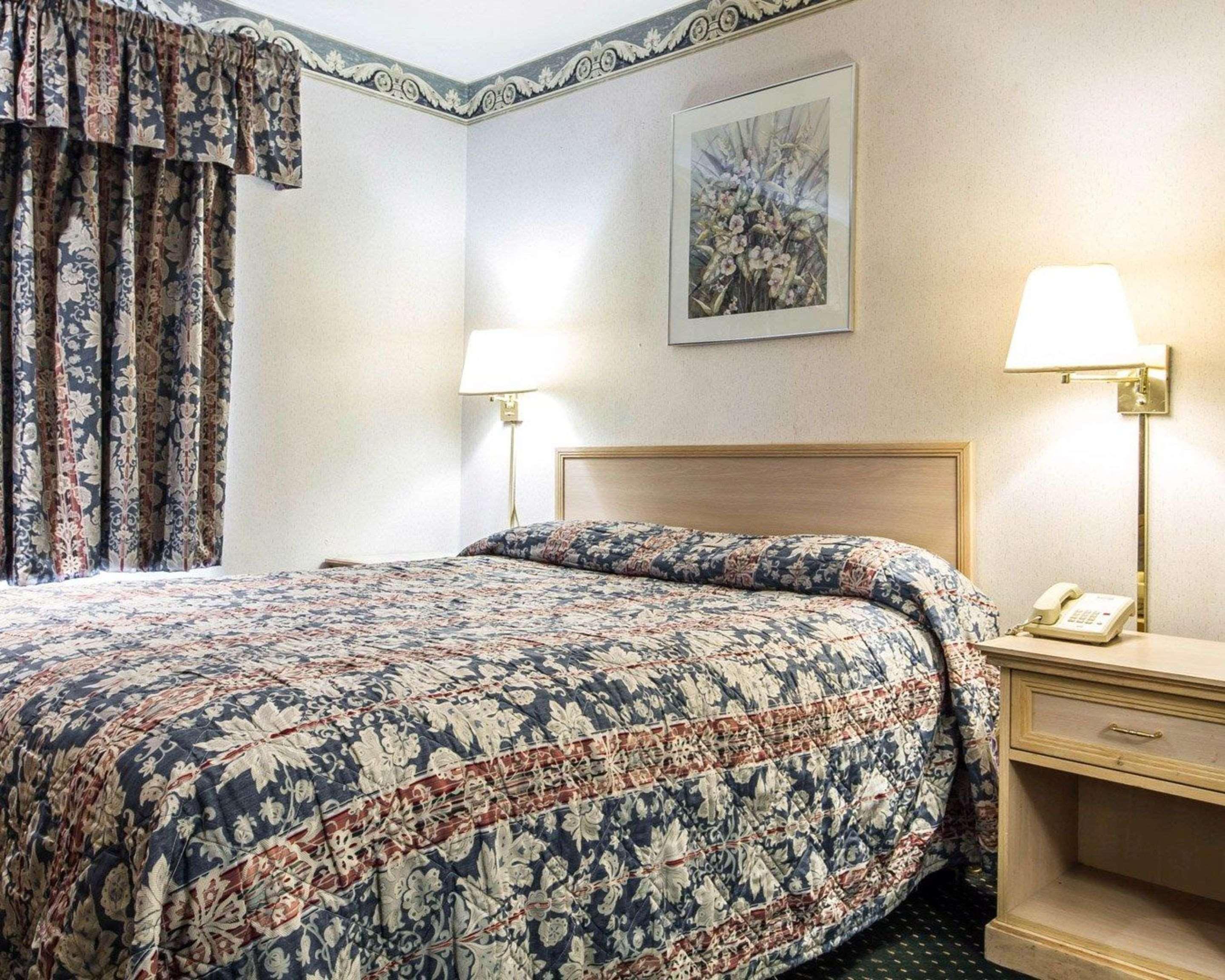 Rodeway Inn Monterey Near Fairgrounds Екстер'єр фото