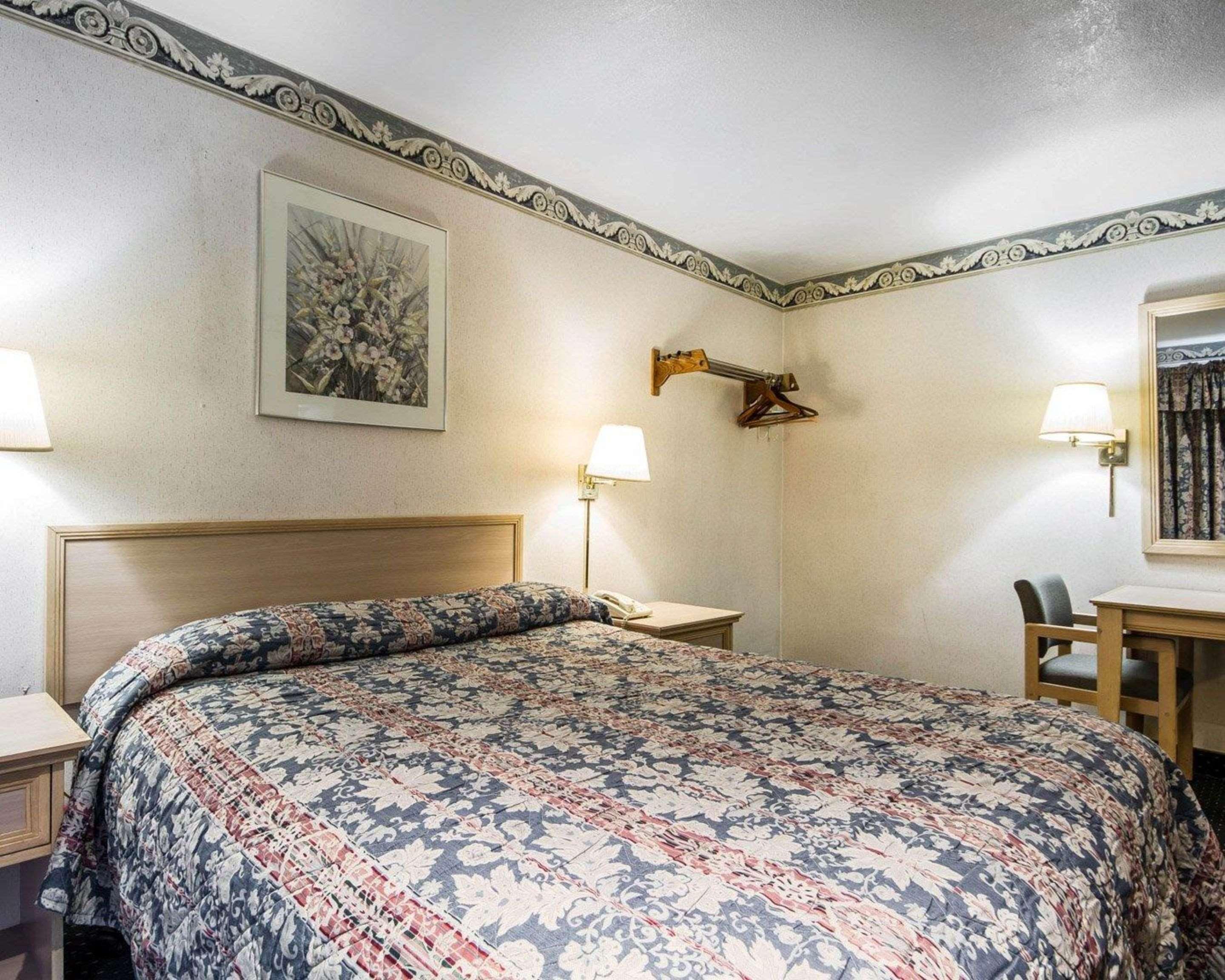 Rodeway Inn Monterey Near Fairgrounds Екстер'єр фото
